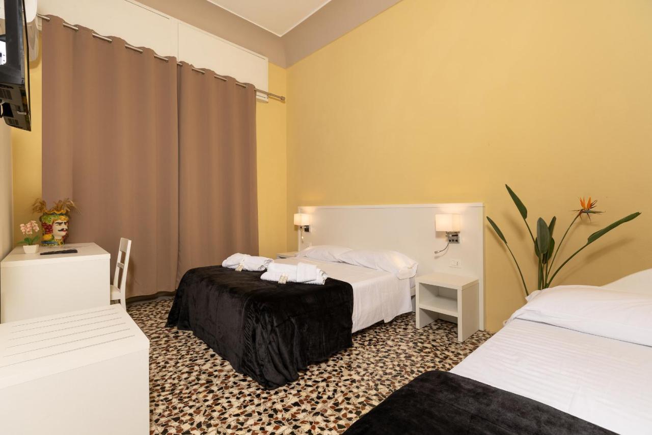 Regina Margherita - Bed And Breakfast & Rooftop Lounge Bar Сиракузы Экстерьер фото